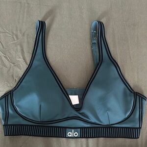 ALO Yoga Black Sports Bra with Ribbed Elastic Band